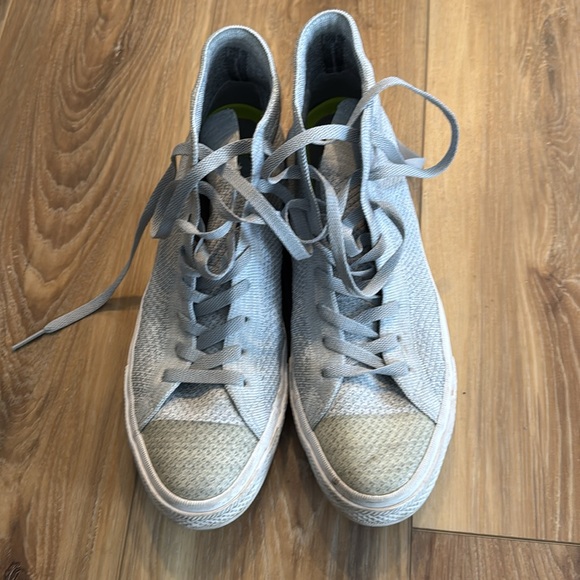 Converse - Picture 2 of 4